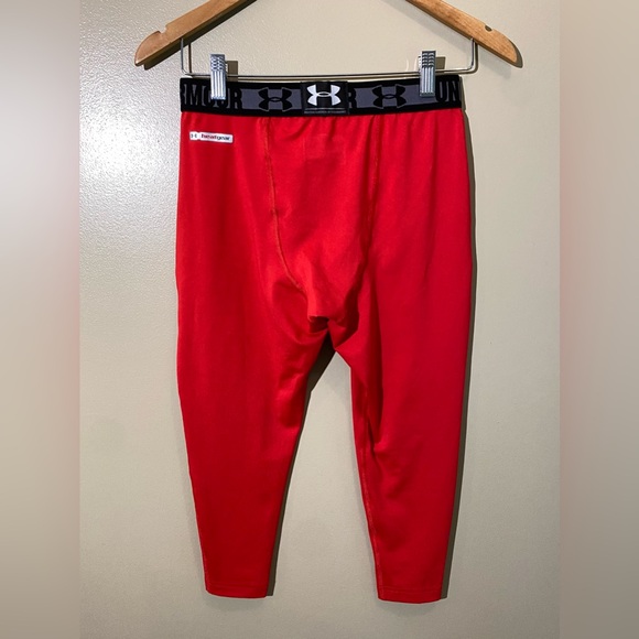 Under Armour: Red and Black HeatGear Compression Cropped Leggings - Picture 9 of 15